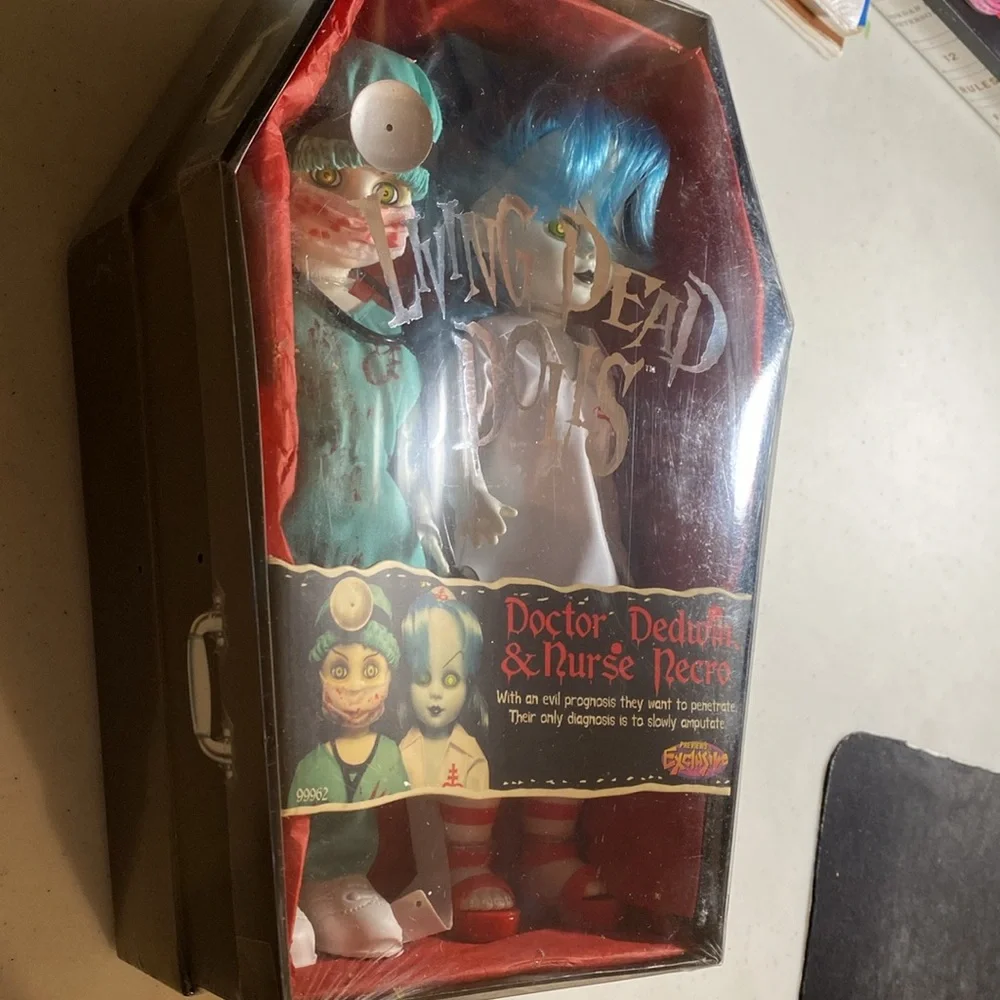 Living Dead Dolls Doctor Dedwin & Nurse Necro